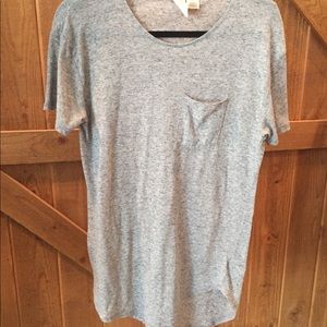 men’s grey top